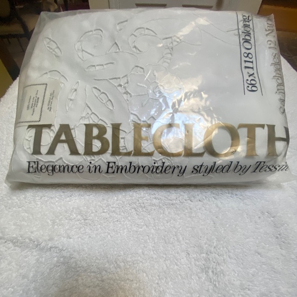 Chateau Cutwork White Tablecloth. 66 x118 Oblong - Picture 2 of 4